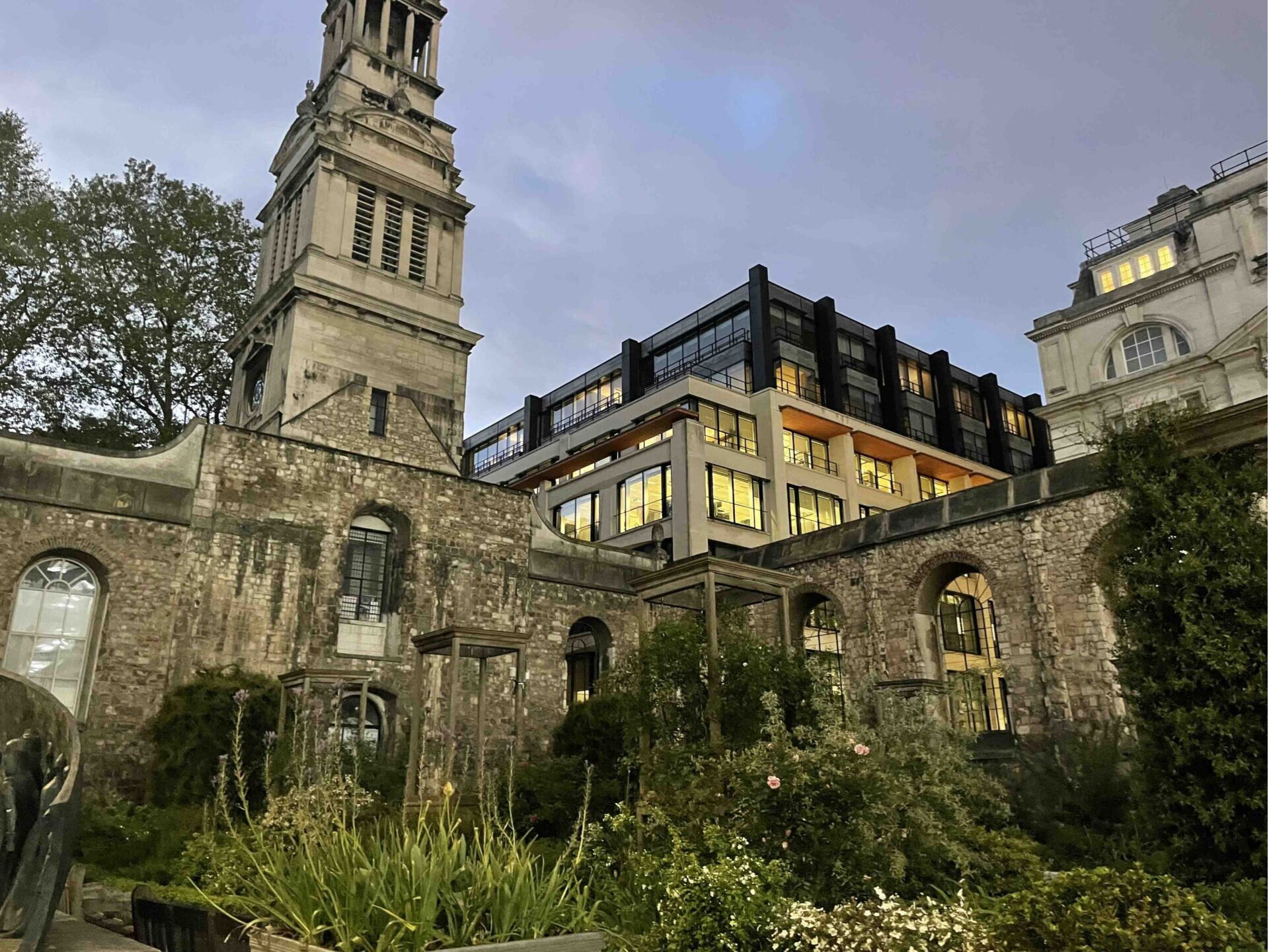 Un bâtiment emblématique de Londres, reflétant l’architecture unique de la ville
